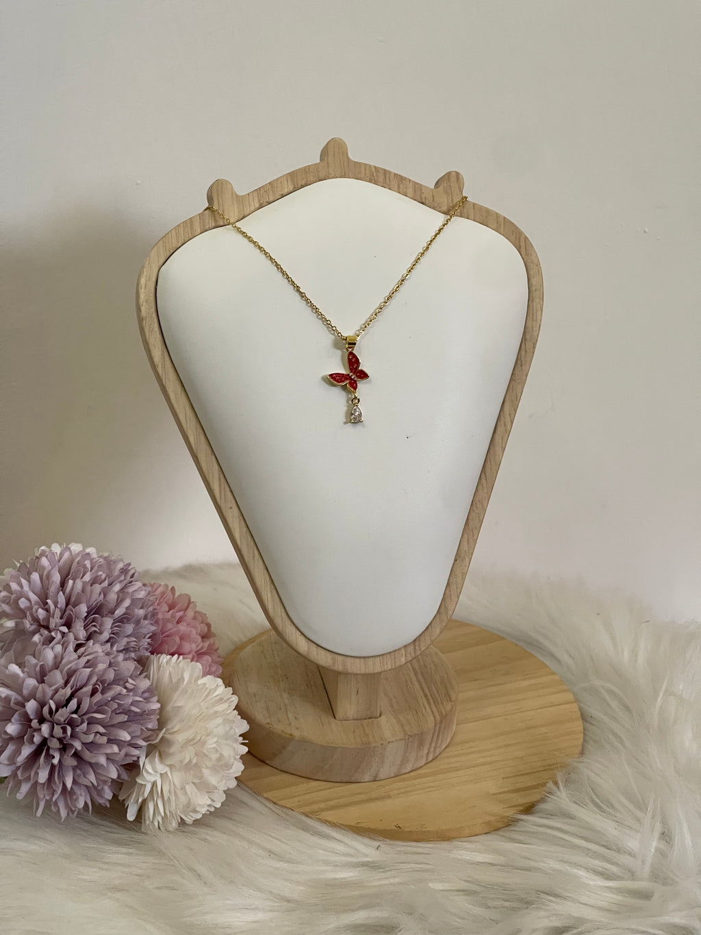 Collana Metamorfosi in Acciaio Dorato con Farfalla e Punto Luce