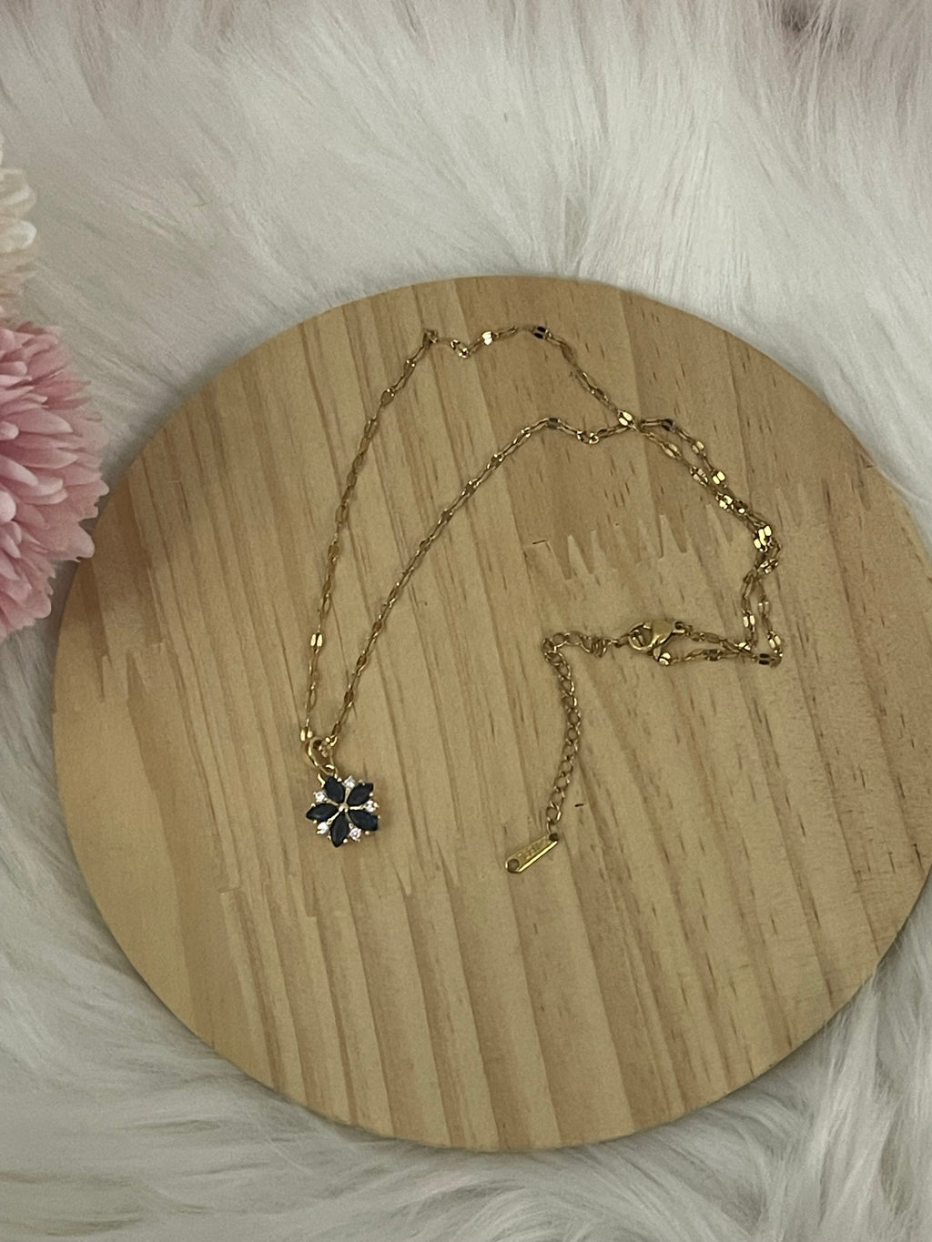 Collana Ninfea Donna in Acciaio Inossidabile Oro con Pendente Floreale – Gioiello Raffinato Anallergico