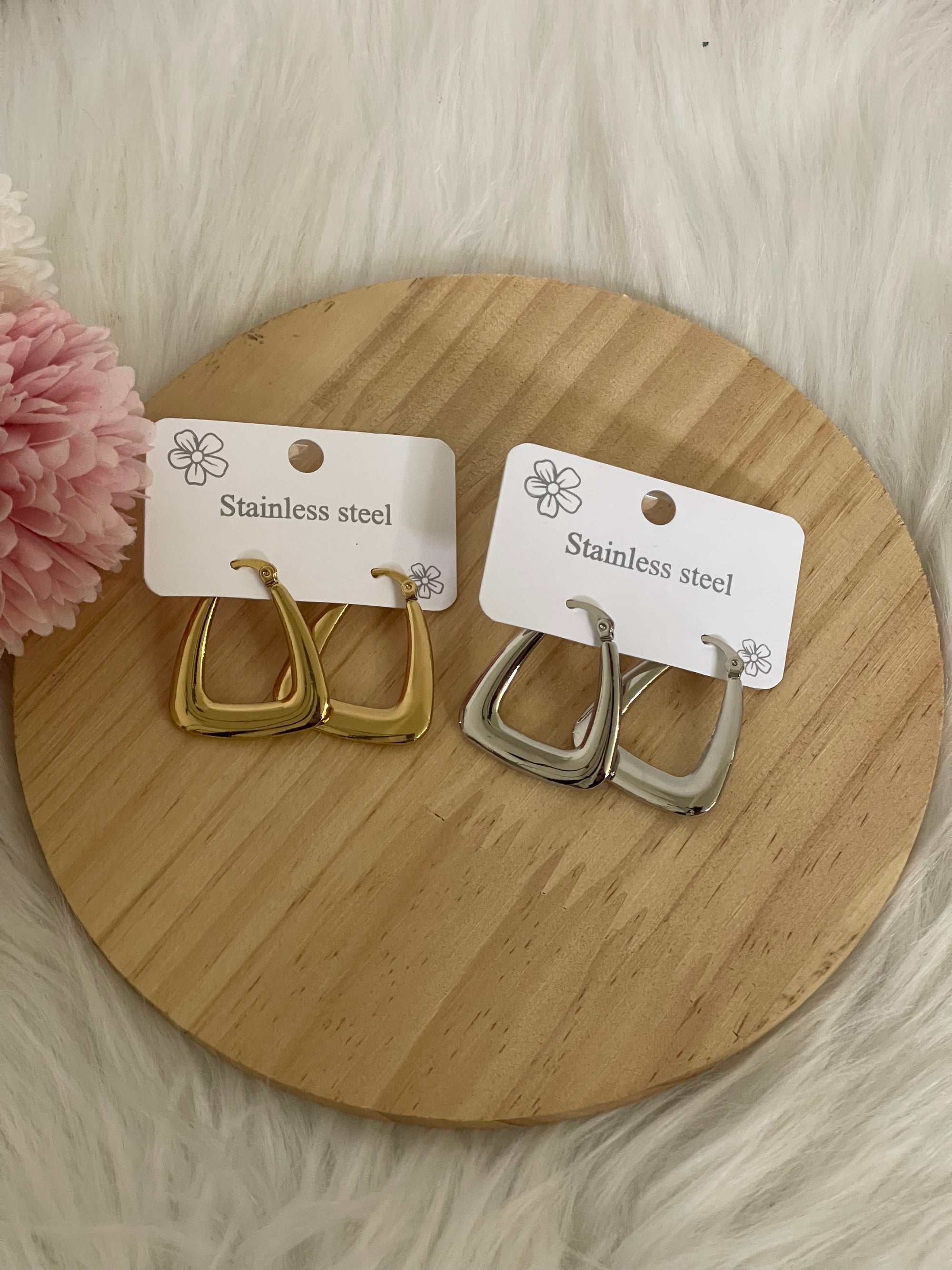 Orecchini Kyoto – Cerchi Geometrici a Triangolo in Acciaio Inox Minimalisti