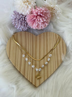 Collana Lyra in Acciaio Dorato con Perle Barocche e Ciondolo Farfalla