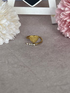 Anello Aurélie in Acciaio Inossidabile Oro con Cuore Glitter e Zirconi – Eleganza e Carisma in un Solo Gioiello