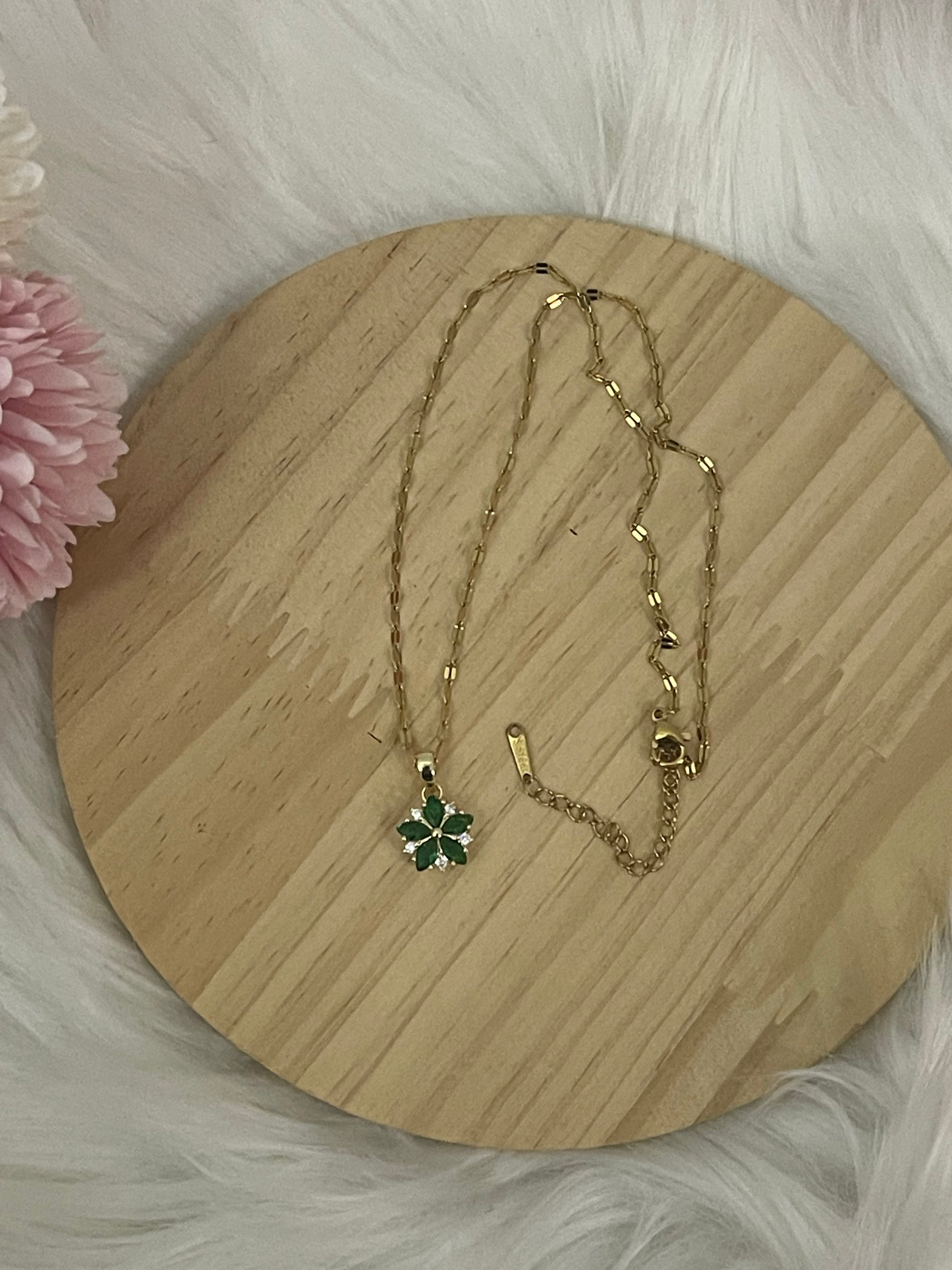 Collana Ninfea Donna in Acciaio Inossidabile Oro con Pendente Floreale – Gioiello Raffinato Anallergico