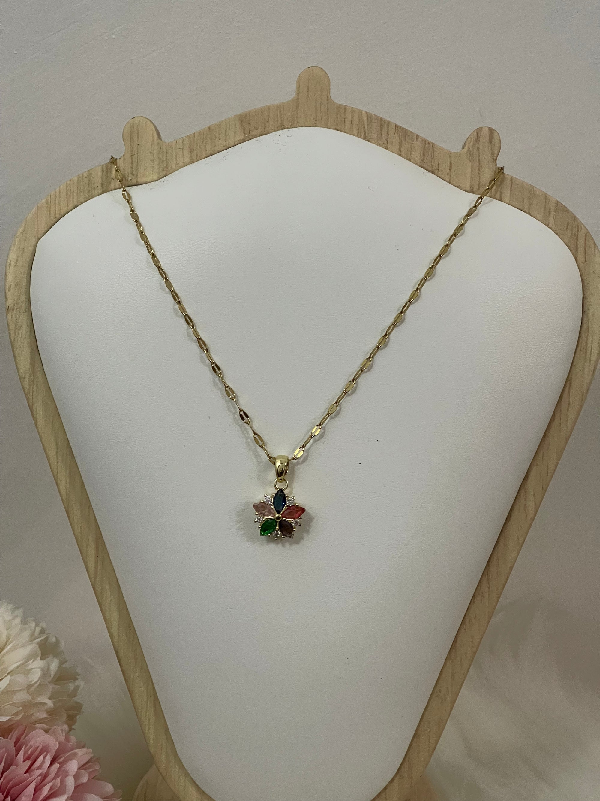 Collana Ninfea Donna in Acciaio Inossidabile Oro con Pendente Floreale – Gioiello Raffinato Anallergico