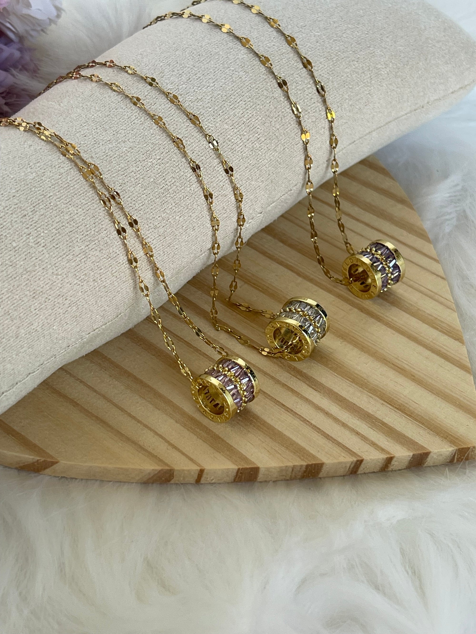 Collana Grace in Acciaio Regolabile con Ciondolo Rotondo – Eleganza Senza Tempo