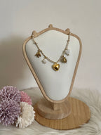 Collana Aura Summer Charm Estiva in Acciaio Inossidabile - Girocollo Cordino Intrecciato Bianco e Oro con Ciondoli Sole, Cuore e Fiore