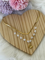 Collana Lyra in Acciaio Dorato con Perle Barocche e Ciondolo Farfalla