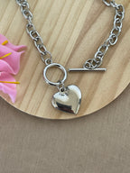 Bracciale Néa in Acciaio con Ciondolo Cuore – Eleganza e Stile per Ogni Occasione