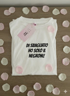 T-Shirt "Di Sbagliato Ho Solo Il Negroni!" – L'Ironia Chic del Cocktail Perfetto