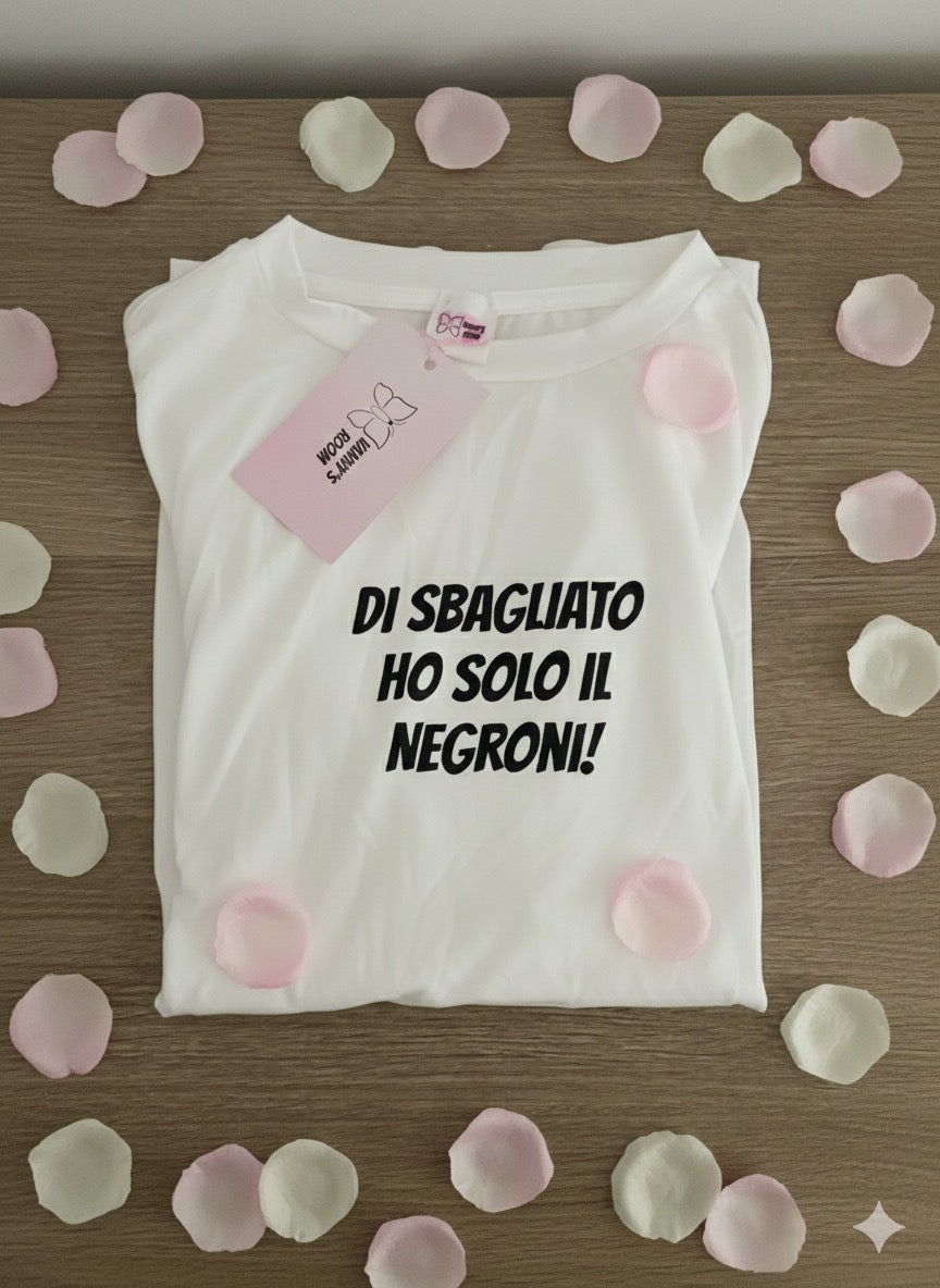 T-Shirt "Di Sbagliato Ho Solo Il Negroni!" – L'Ironia Chic del Cocktail Perfetto