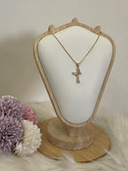 Collana Metamorfosi in Acciaio Dorato con Farfalla e Punto Luce