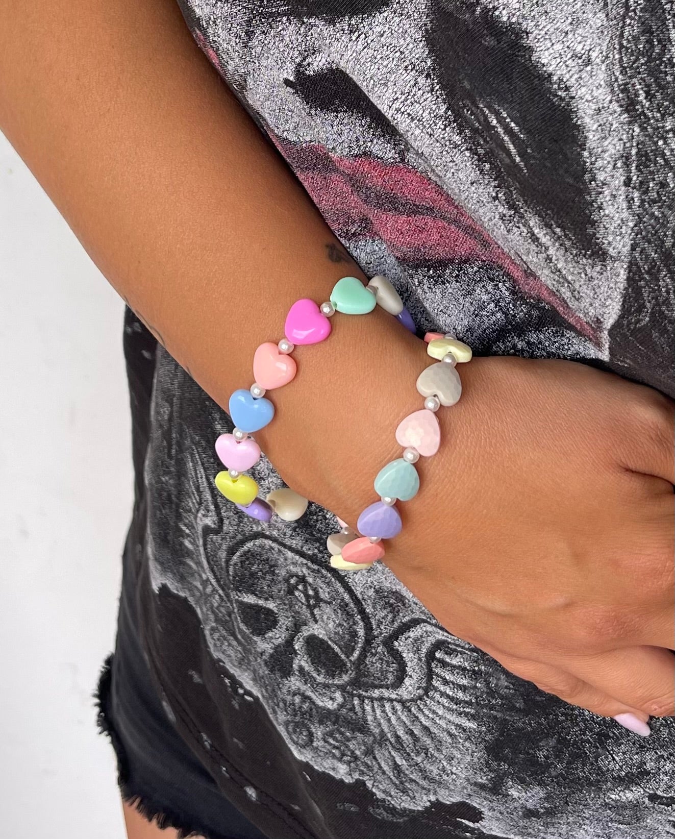 Bracciale Amélie Cuori Pastello e Acciaio Inossidabile – Handemade, Stile Unico