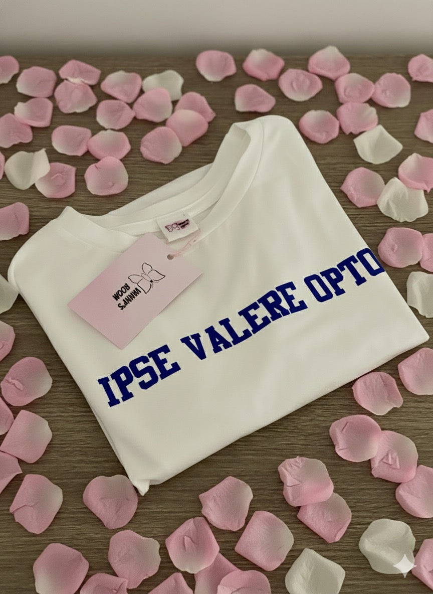 Cropped T-Shirt “IPSE VALERE OPTO” – Stile Minimal & Significato Latino Motivazionale