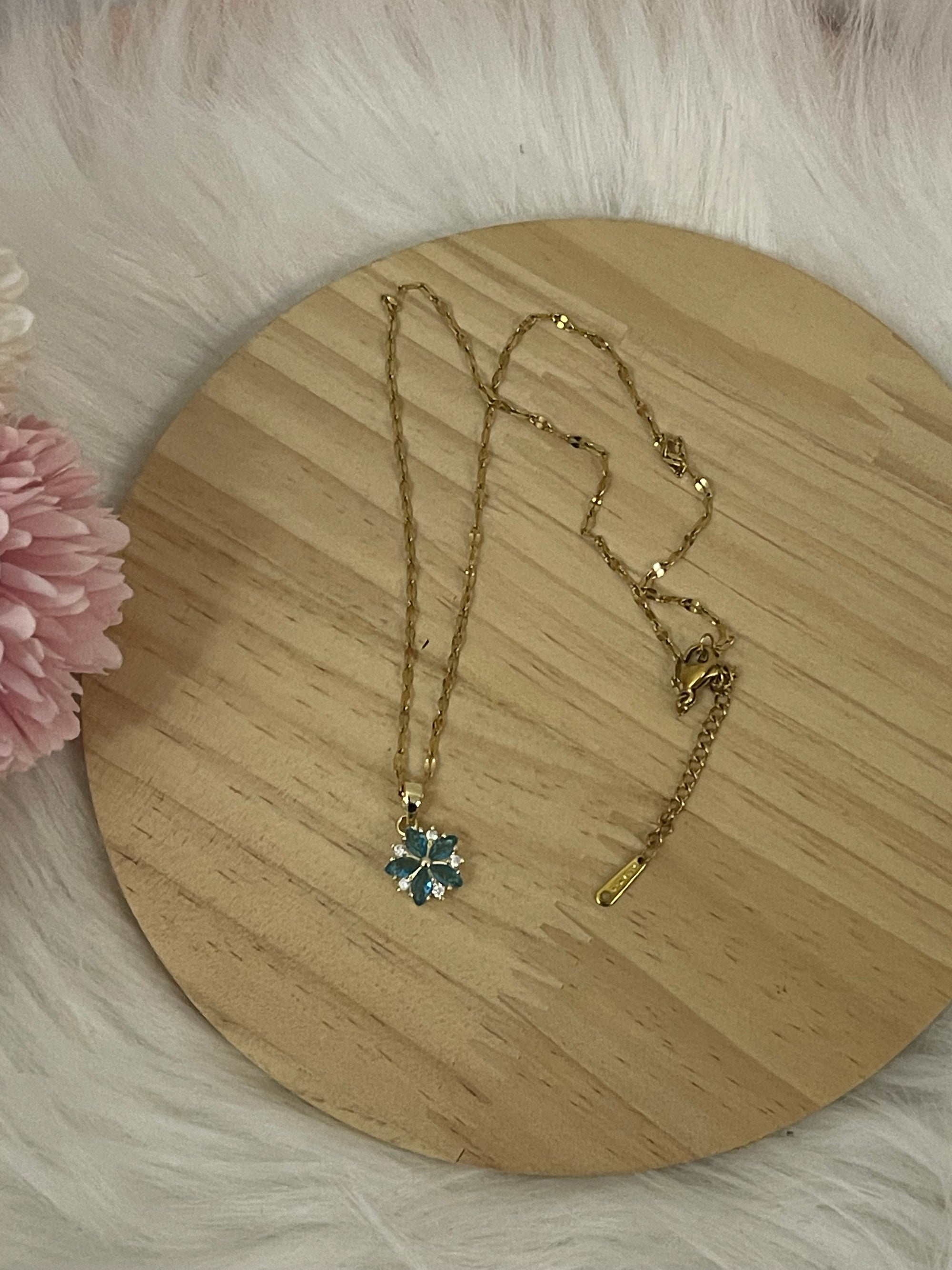 Collana Ninfea Donna in Acciaio Inossidabile Oro con Pendente Floreale – Gioiello Raffinato Anallergico