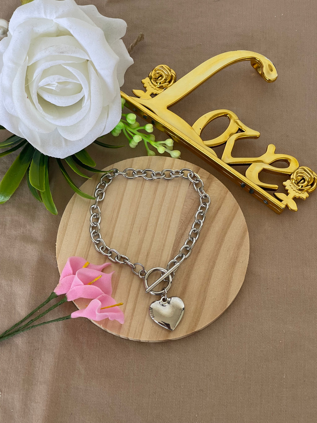 Bracciale Néa in Acciaio con Ciondolo Cuore – Eleganza e Stile per Ogni Occasione
