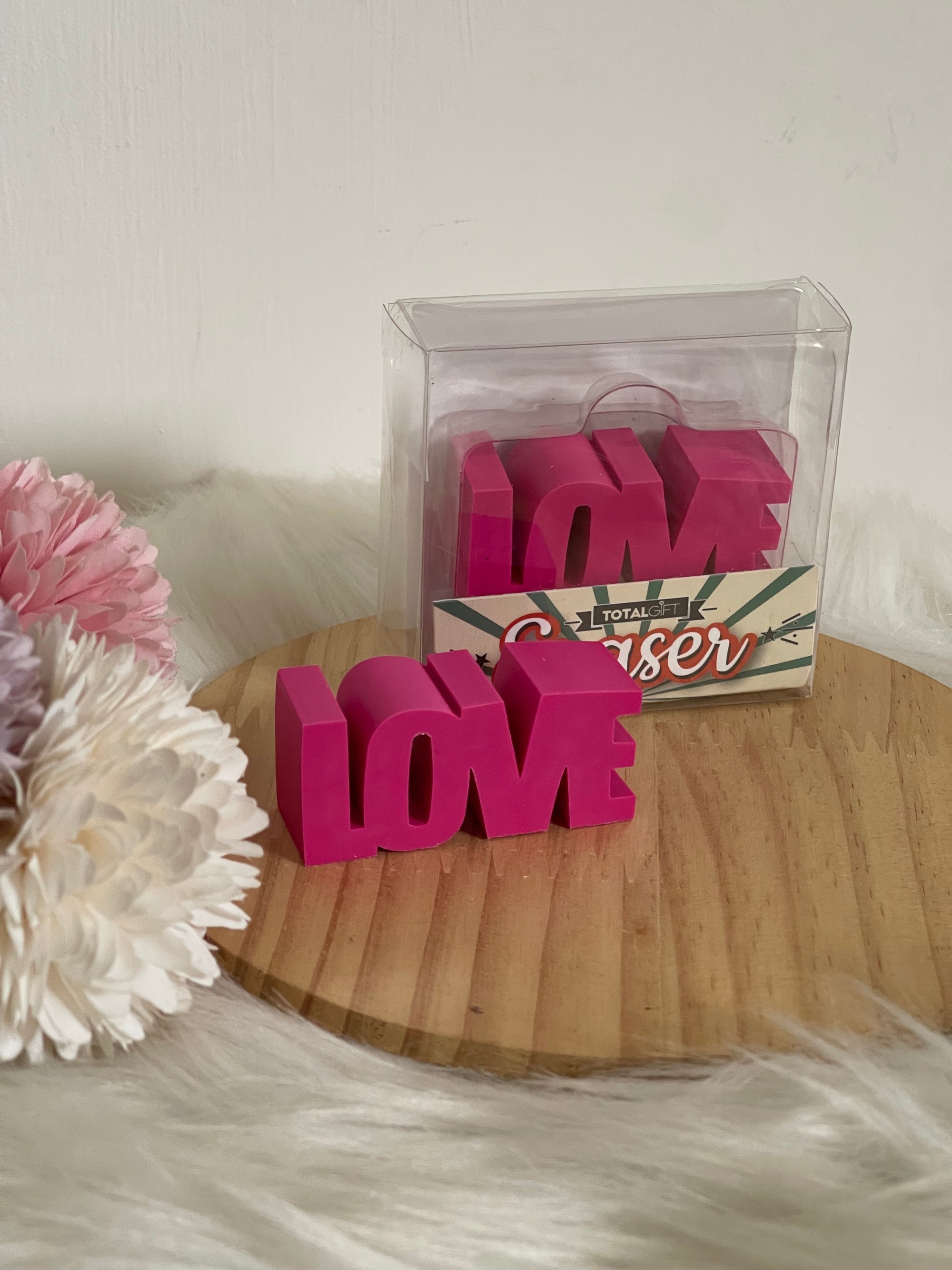 Gomma da Cancellare "LOVE" Fucsia - Idea Regalo Creativa e Accessorio Scrivania Decorativo