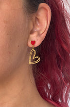 Orecchini Chloé Cuore Asimmetrici in Acciaio Inossidabile – Oro e Rosso Smaltato, Design Moderno e Leggero