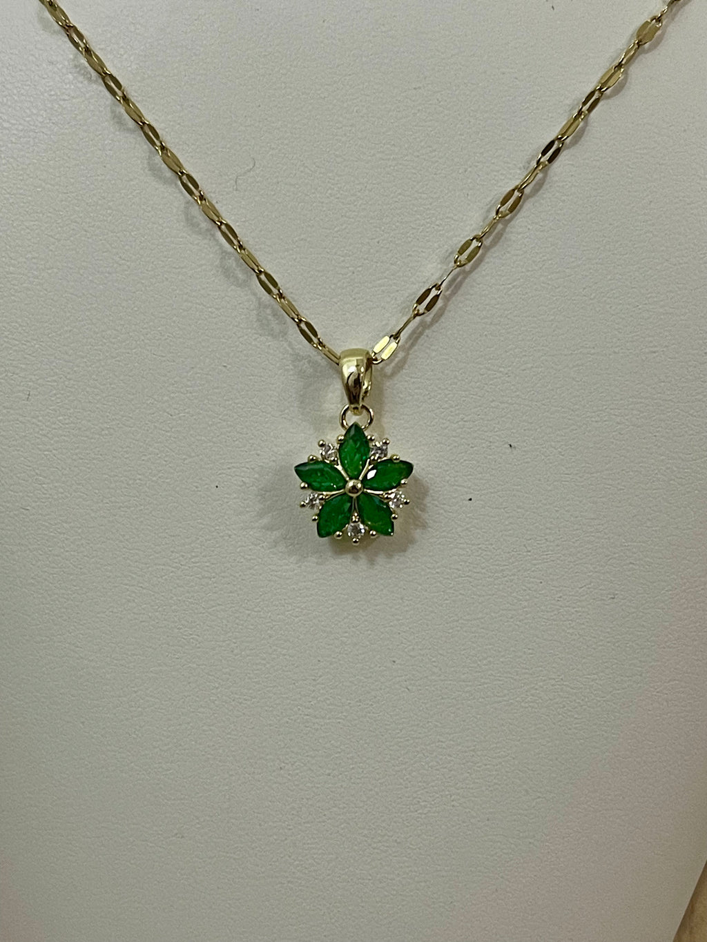 Collana Ninfea Donna in Acciaio Inossidabile Oro con Pendente Floreale – Gioiello Raffinato Anallergico