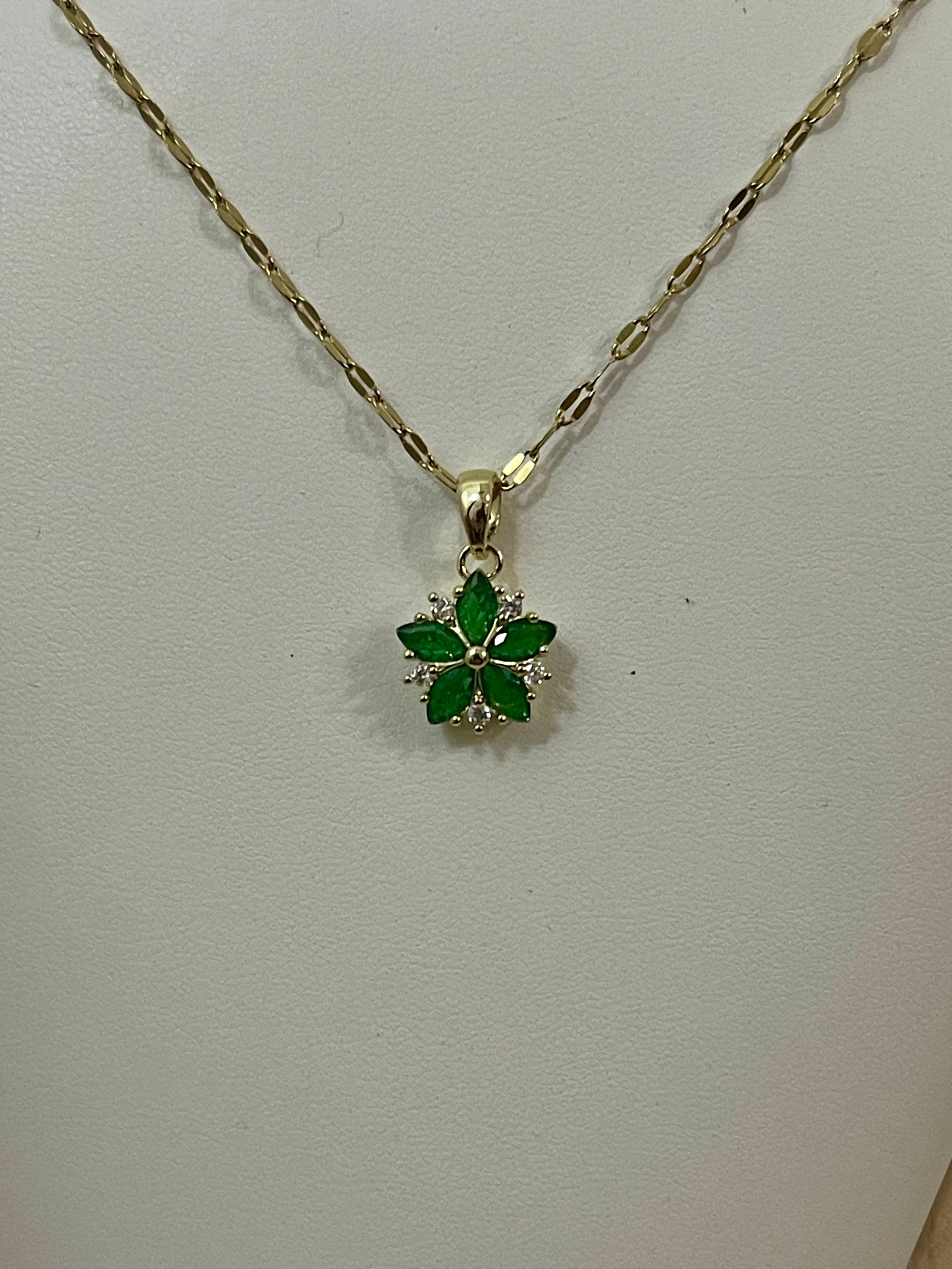 Collana Ninfea Donna in Acciaio Inossidabile Oro con Pendente Floreale – Gioiello Raffinato Anallergico