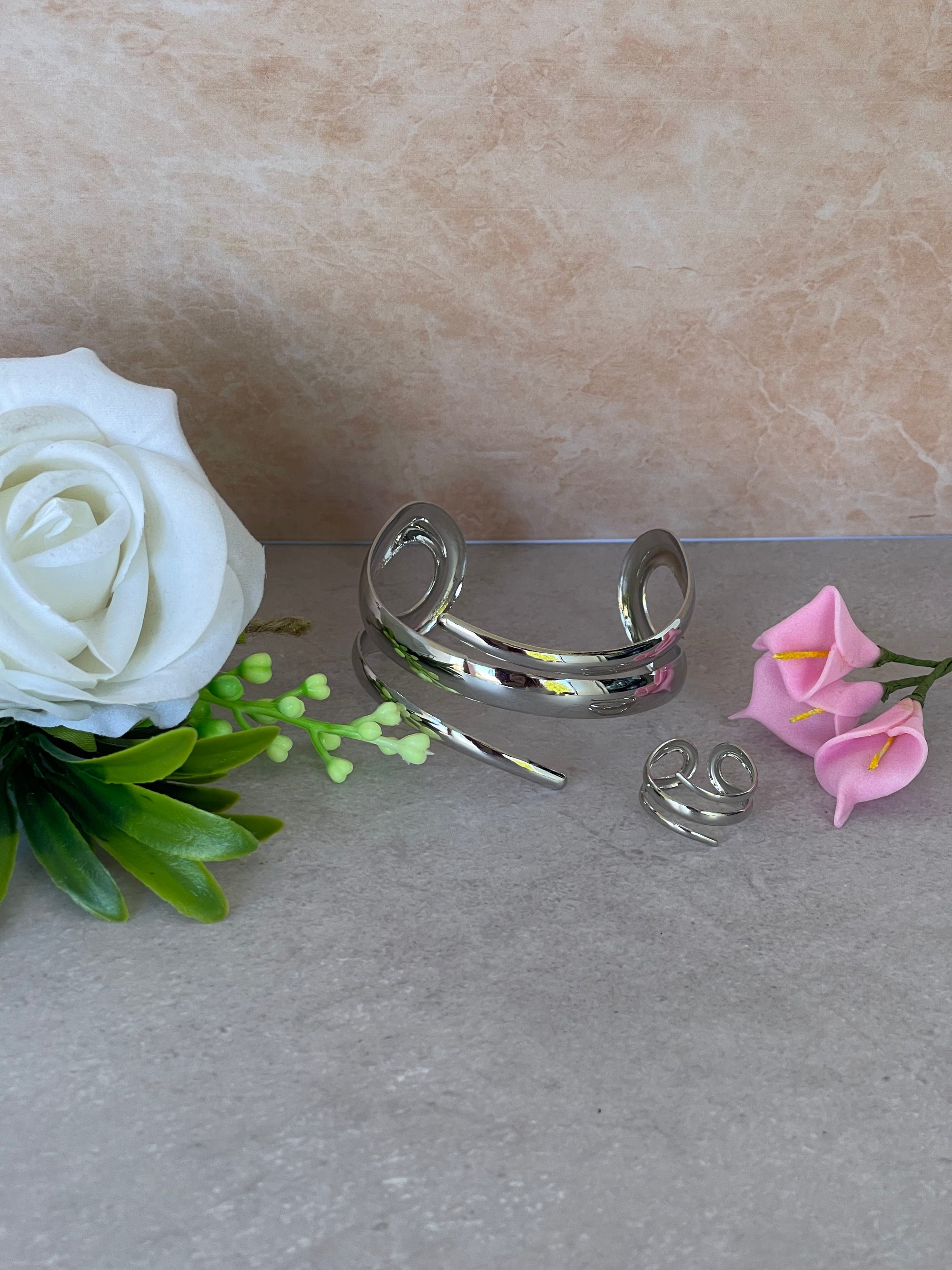Set Bracciale e Anello Lumen Design Aperto – Placcatura Oro e Argento, Eleganza Minimal