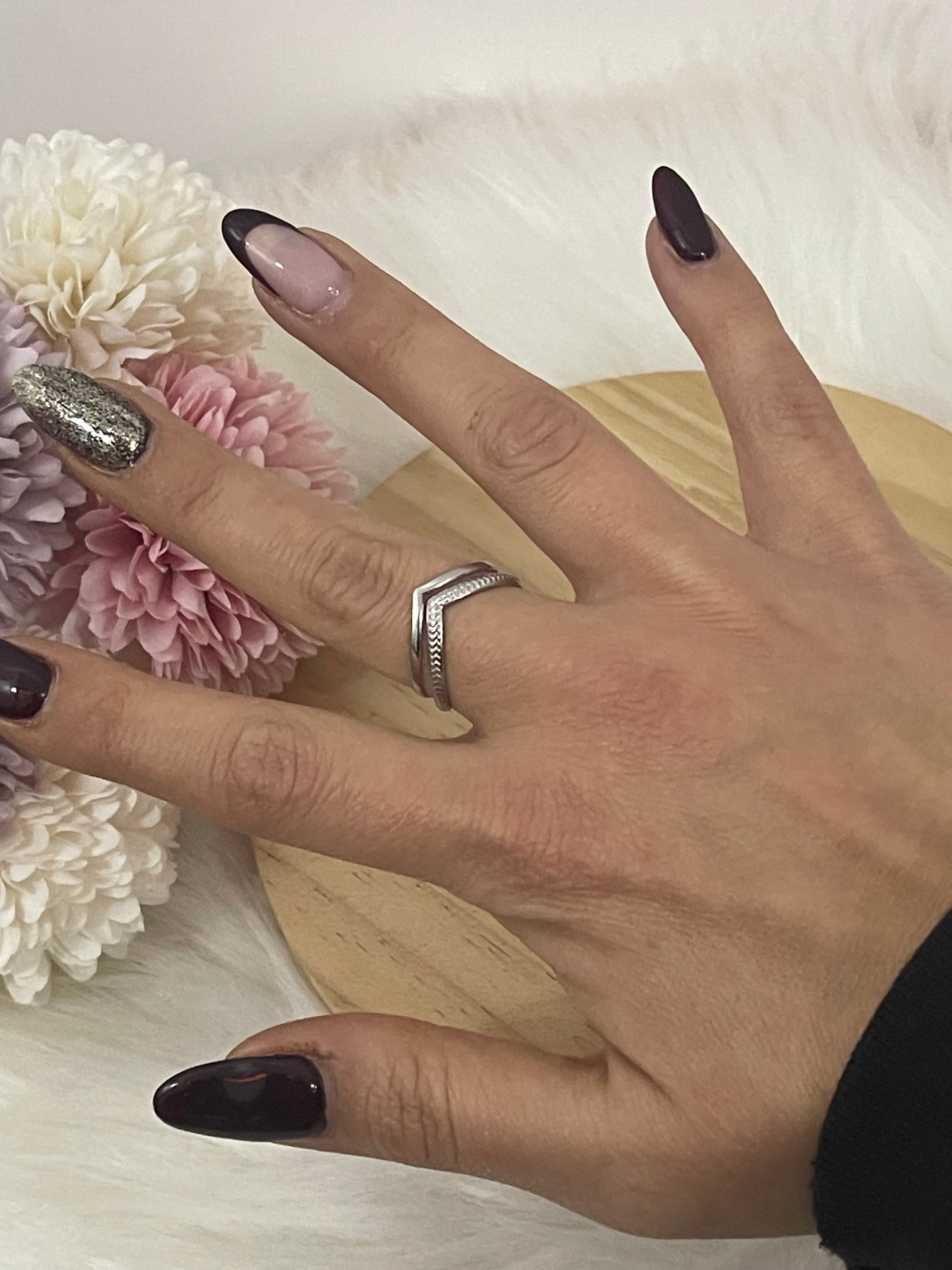 Anello Chevron Doppio in Acciaio Inossidabile Argento – Anello a V Regolabile Minimalista