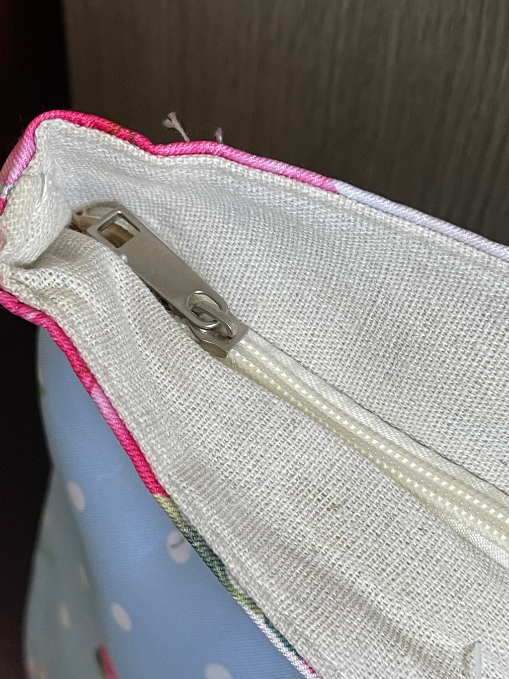 Borsa da Mare Grande e Capiente con Cerniera e Pochette Coordinata – Motivo Floreale Shabby Chic