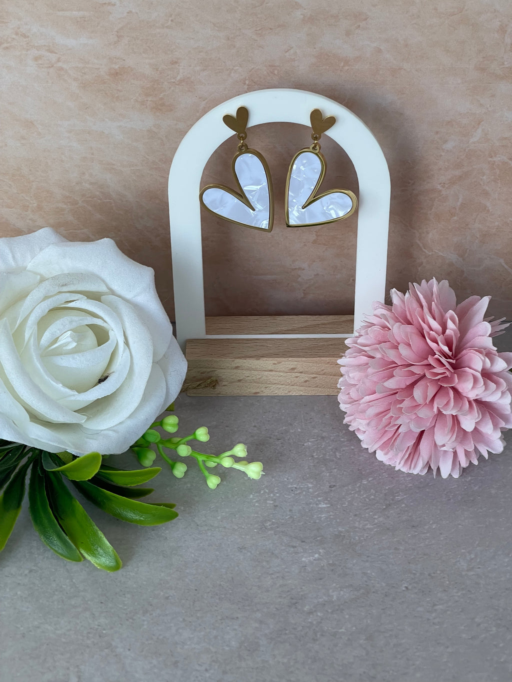 Orecchini Lumicor Cuore Pendenti in Acciaio Inossidabile Oro e Madreperla – Eleganza e Leggerezza