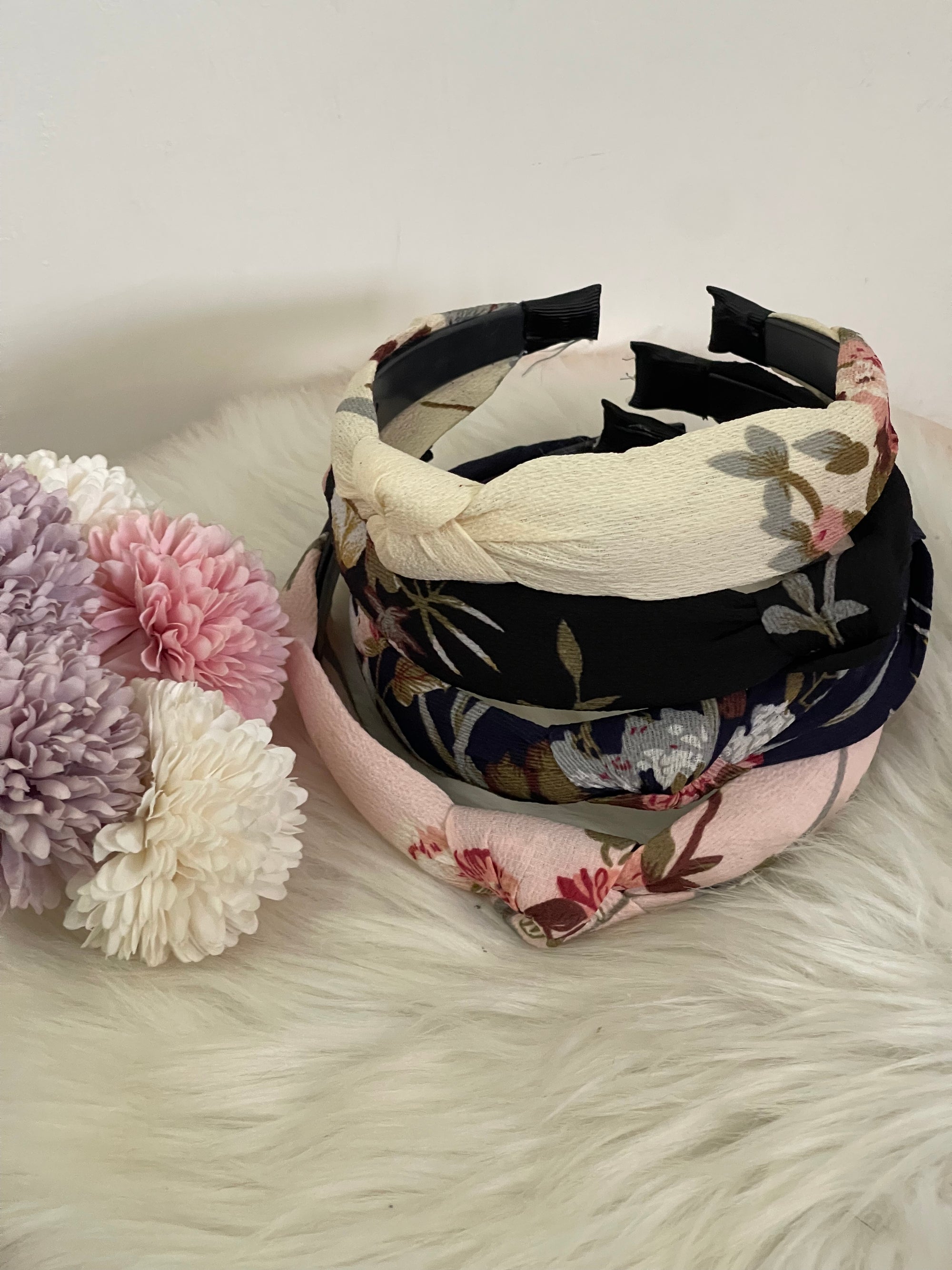 Cerchietto Flora Capelli Turbante a Fiori | Cerchietto Bombato con Nodo Stile Boho Chic - 4 Colori