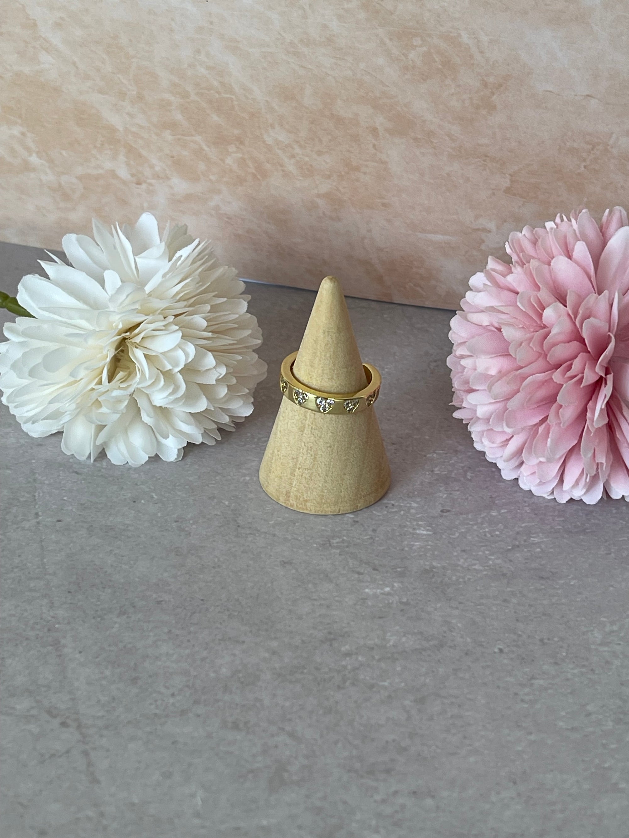 Anello Dorado in Acciaio Inossidabile Oro con Zirconi a Cuore – Regolabile e Resistente