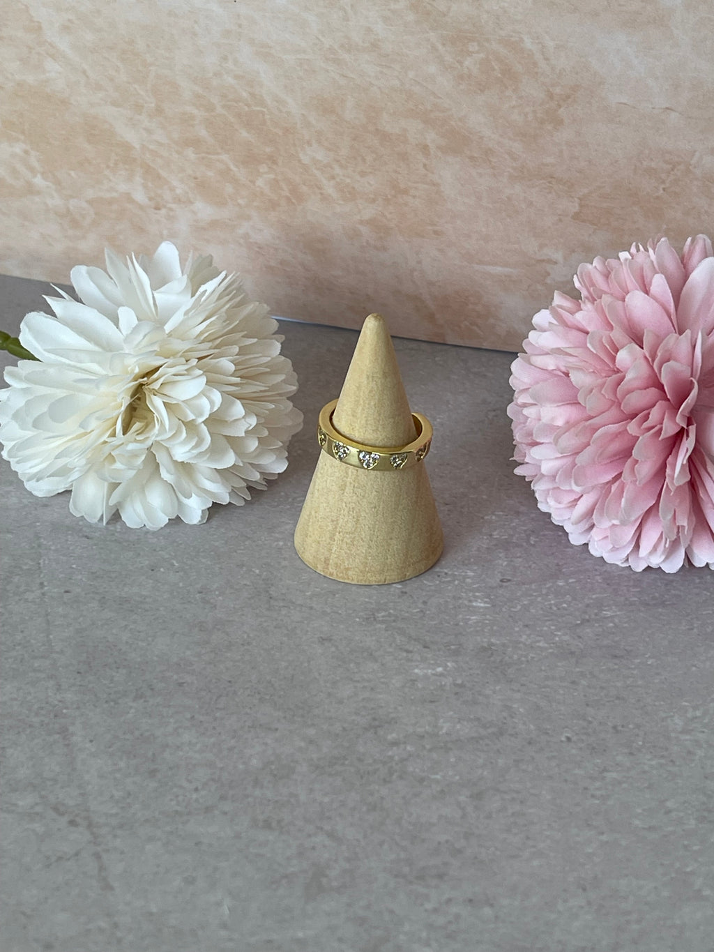 Anello Dorado in Acciaio Inossidabile Oro con Zirconi a Cuore – Regolabile e Resistente