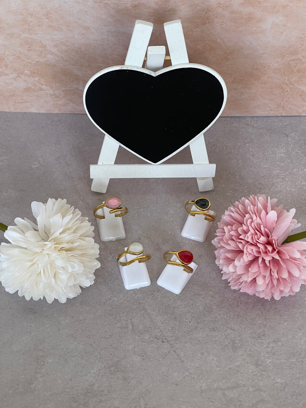 Anelli Lunaria regolabili in acciaio dorato con effetto pietre colorate – Eleganza e stile personalizzabile