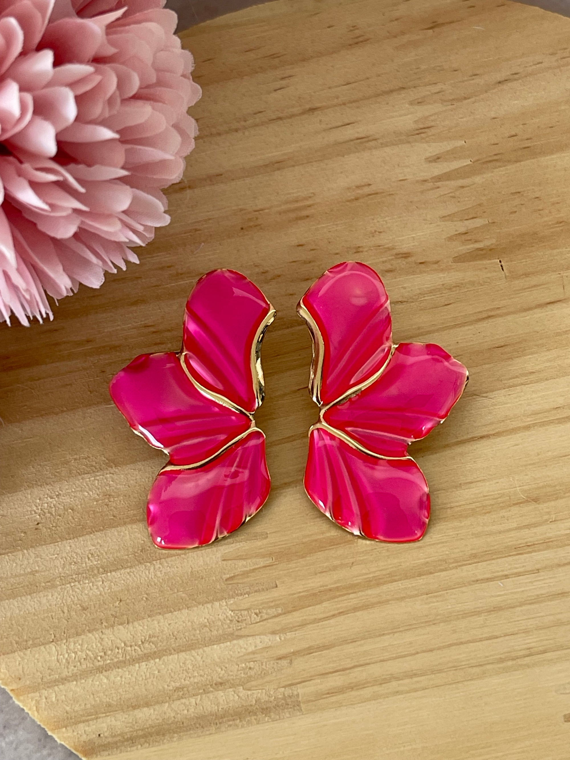 Orecchini Aurora Blossom in Acciaio Inossidabile Fiore Rosa – Eleganti Petali Lucidi con Finitura Dorata