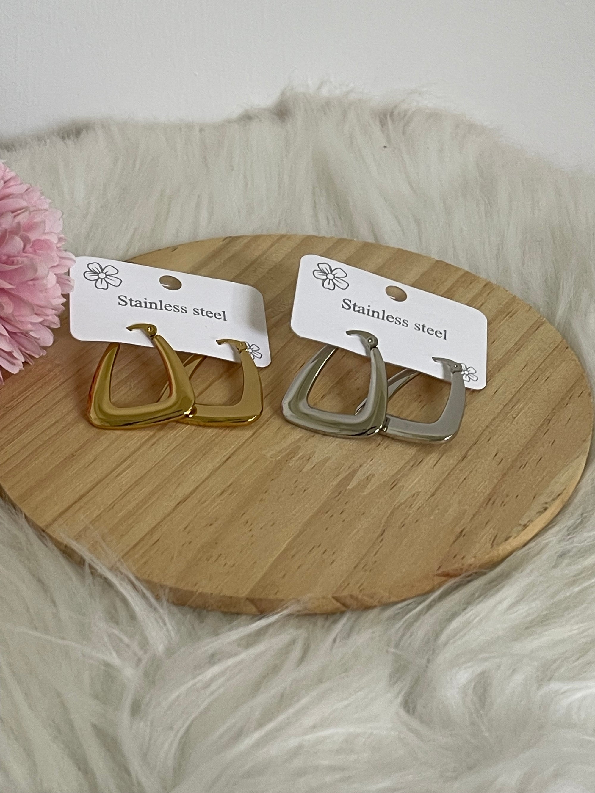 Orecchini Kyoto – Cerchi Geometrici a Triangolo in Acciaio Inox Minimalisti