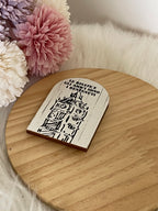 Calamita da Frigo in Legno con Frase "Amici e Risate" – Design Vintage Shabby Chic