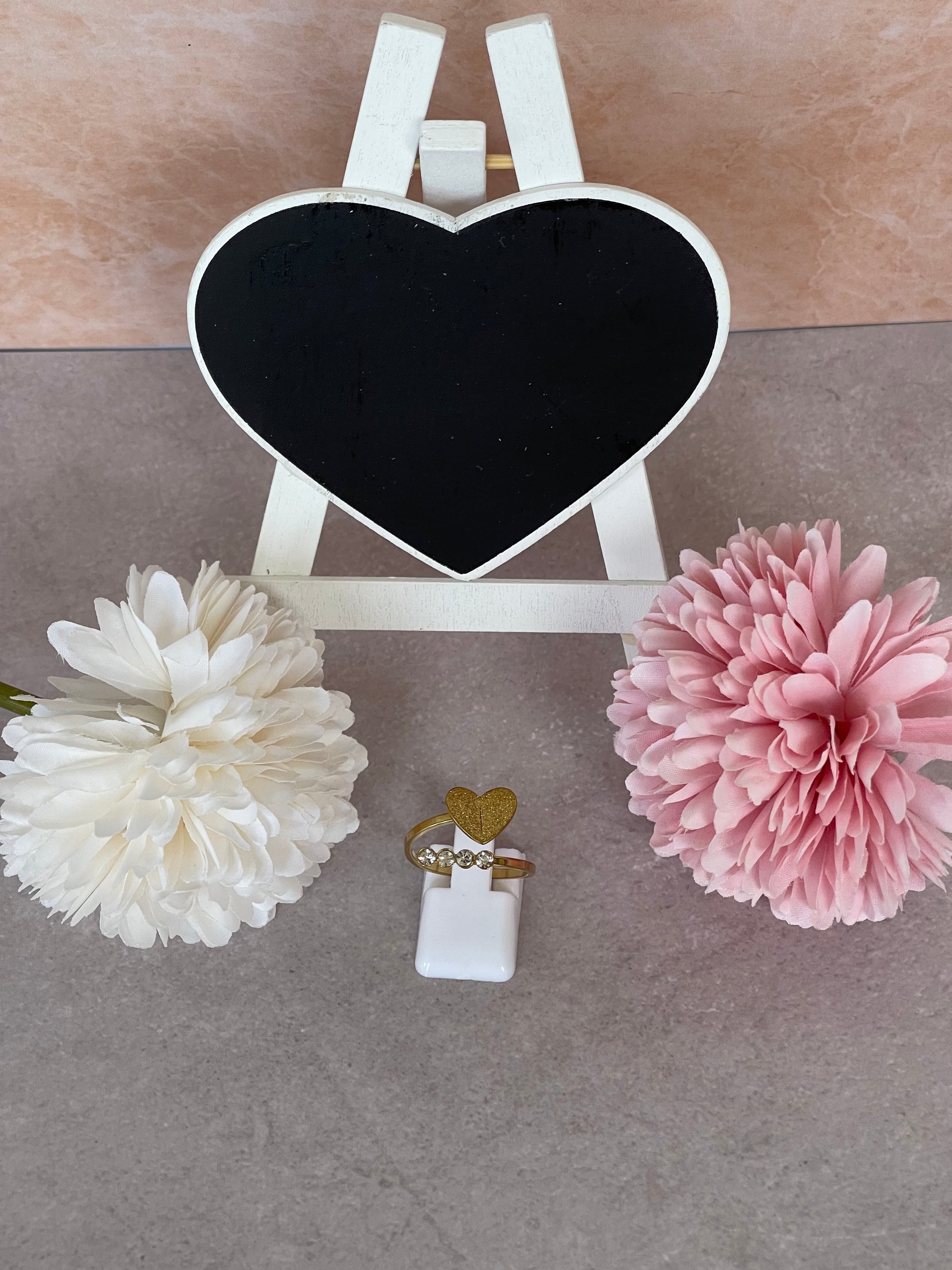 Anello Aurélie in Acciaio Inossidabile Oro con Cuore Glitter e Zirconi – Eleganza e Carisma in un Solo Gioiello