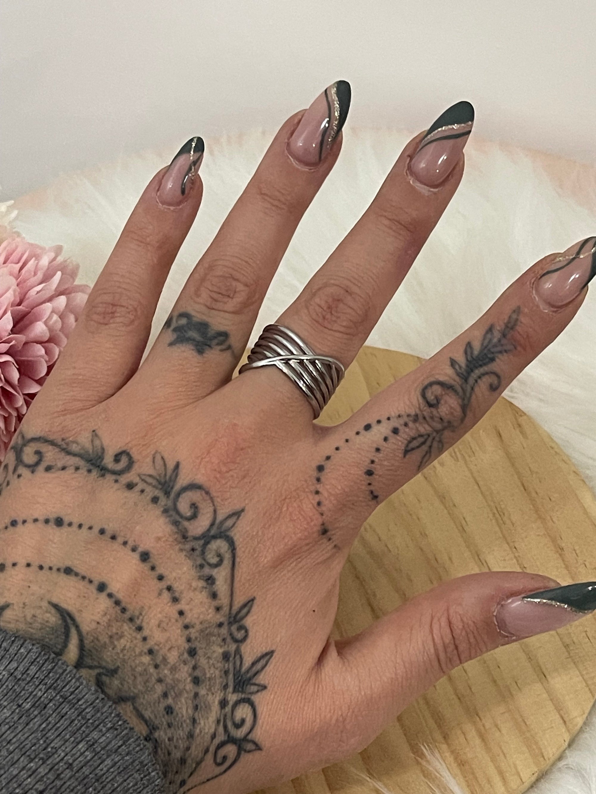 Anello Nexus a Fascia Larga in Acciaio Inossidabile Silver – Design Multi-filo Incrociato Regolabile