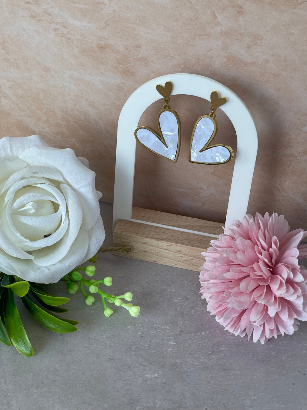 Orecchini Lumicor Cuore Pendenti in Acciaio Inossidabile Oro e Madreperla – Eleganza e Leggerezza