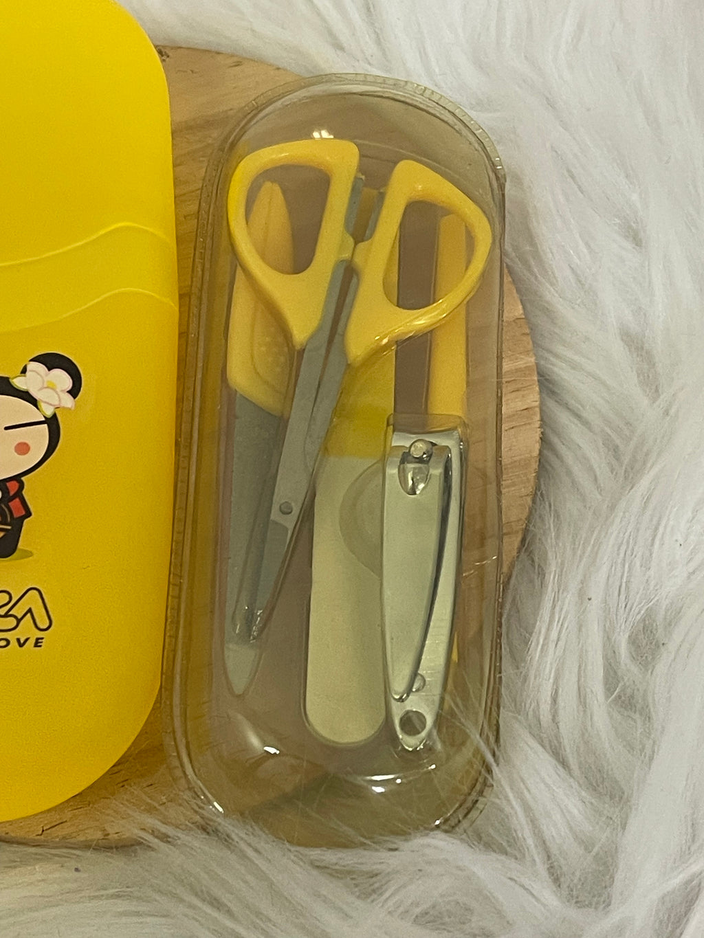 Set Manicure Unghie da Viaggio Pucca – Kit 5 Pezzi con Custodia Rigida Gialla