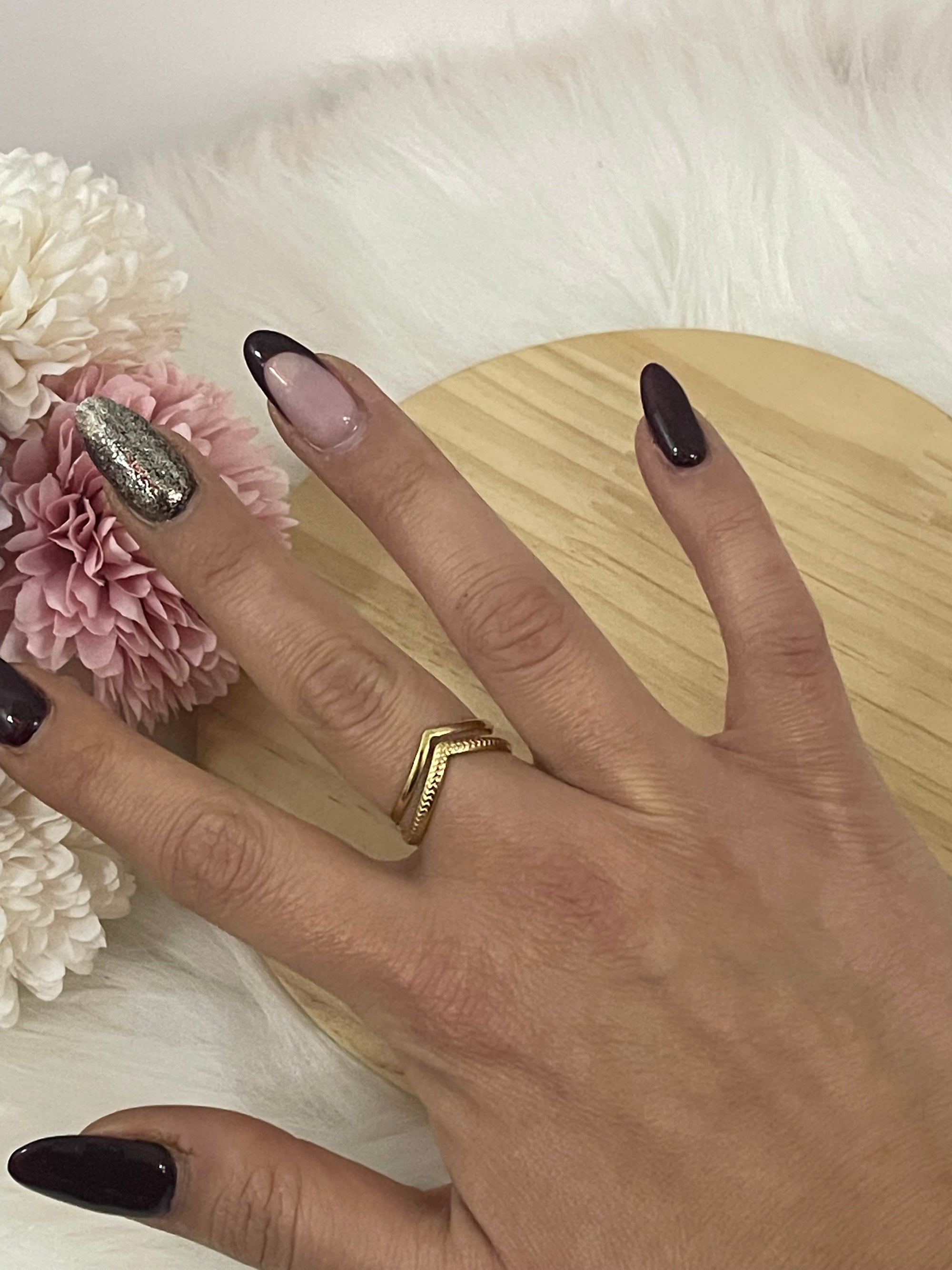 Anello Chevron Doppio in Acciaio Inossidabile Oro – Anello a V Regolabile Minimalista