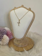 Collana Metamorfosi in Acciaio Dorato con Farfalla e Punto Luce