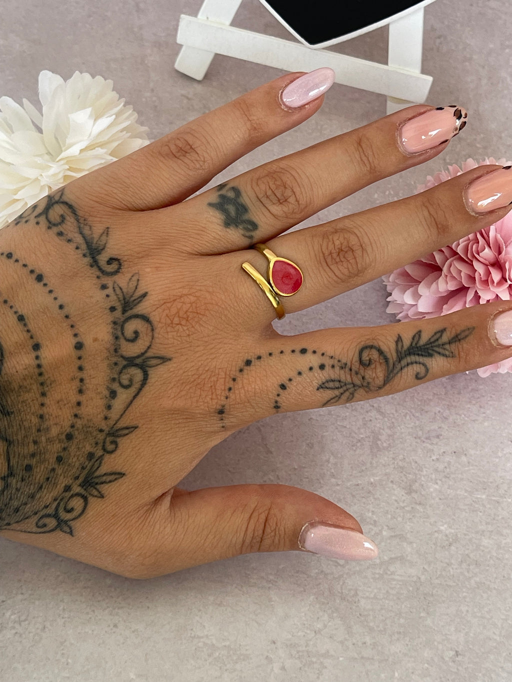 Anelli Lunaria regolabili in acciaio dorato con effetto pietre colorate – Eleganza e stile personalizzabile