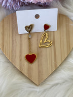 Orecchini Chloé Cuore Asimmetrici in Acciaio Inossidabile – Oro e Rosso Smaltato, Design Moderno e Leggero