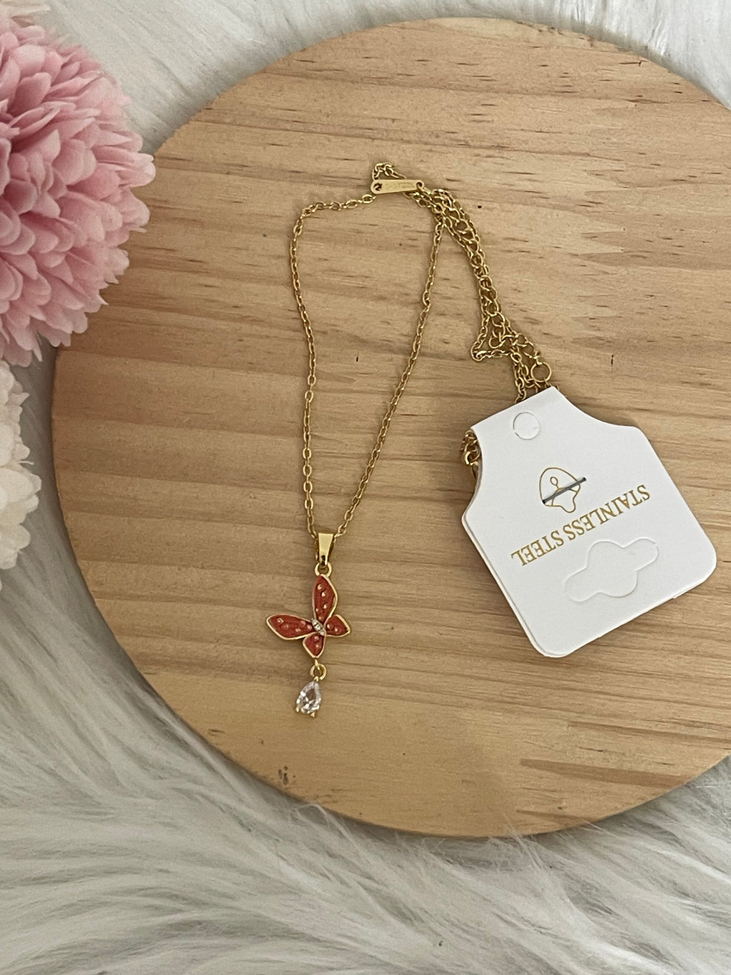 Collana Metamorfosi in Acciaio Dorato con Farfalla e Punto Luce