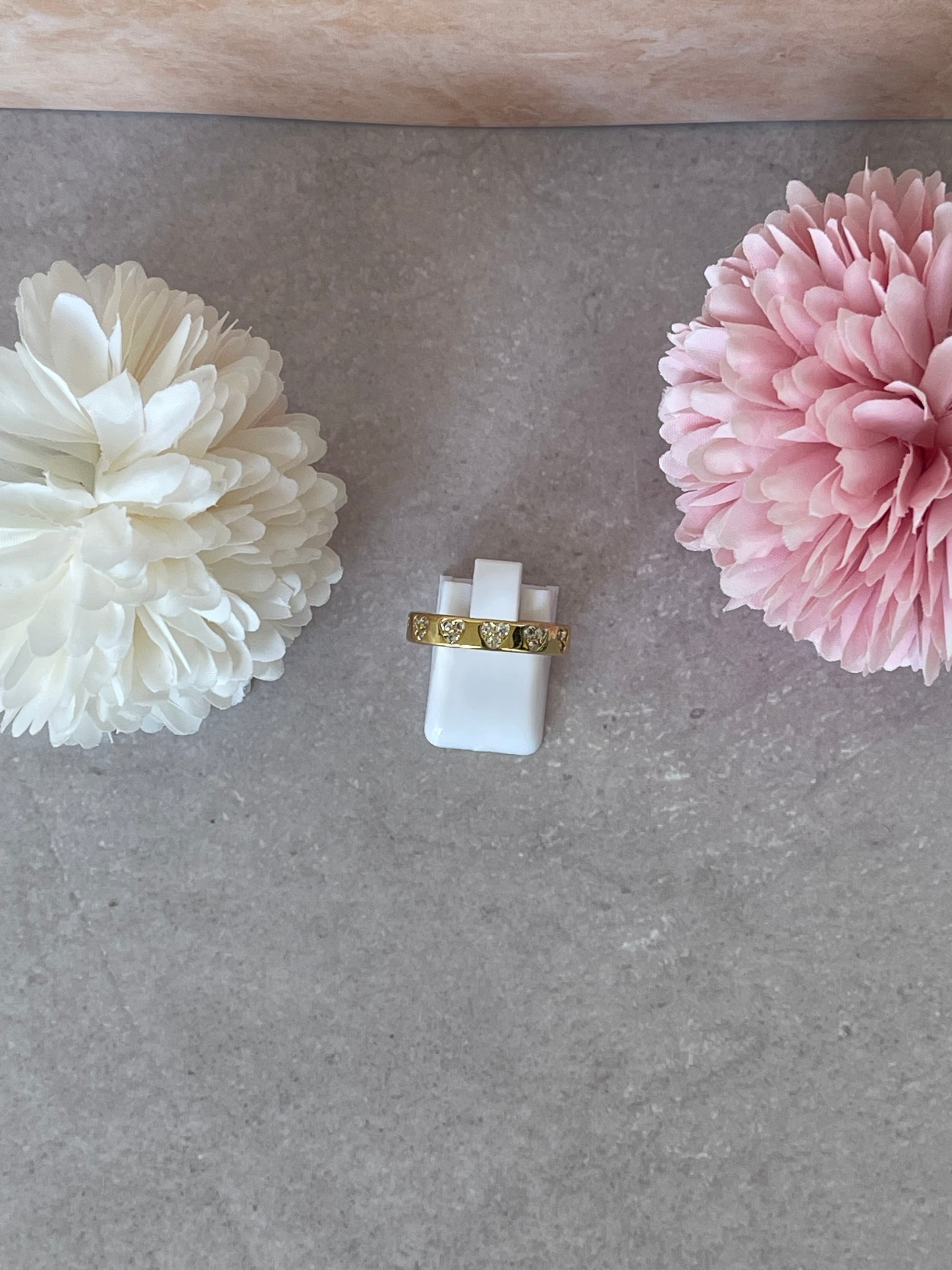 Anello Dorado in Acciaio Inossidabile Oro con Zirconi a Cuore – Regolabile e Resistente