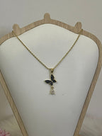 Collana Metamorfosi in Acciaio Dorato con Farfalla e Punto Luce