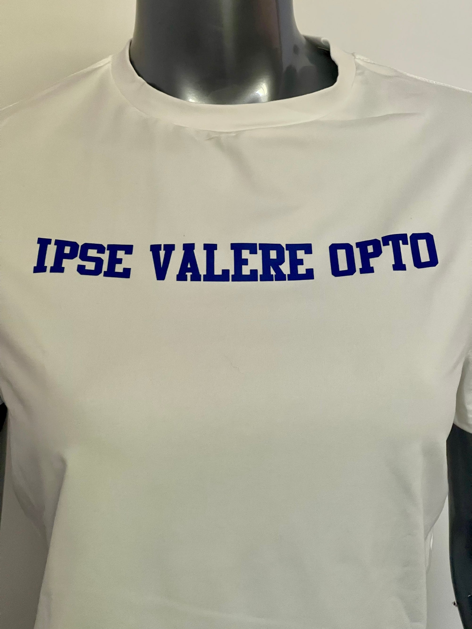 Cropped T-Shirt “IPSE VALERE OPTO” – Stile Minimal & Significato Latino Motivazionale