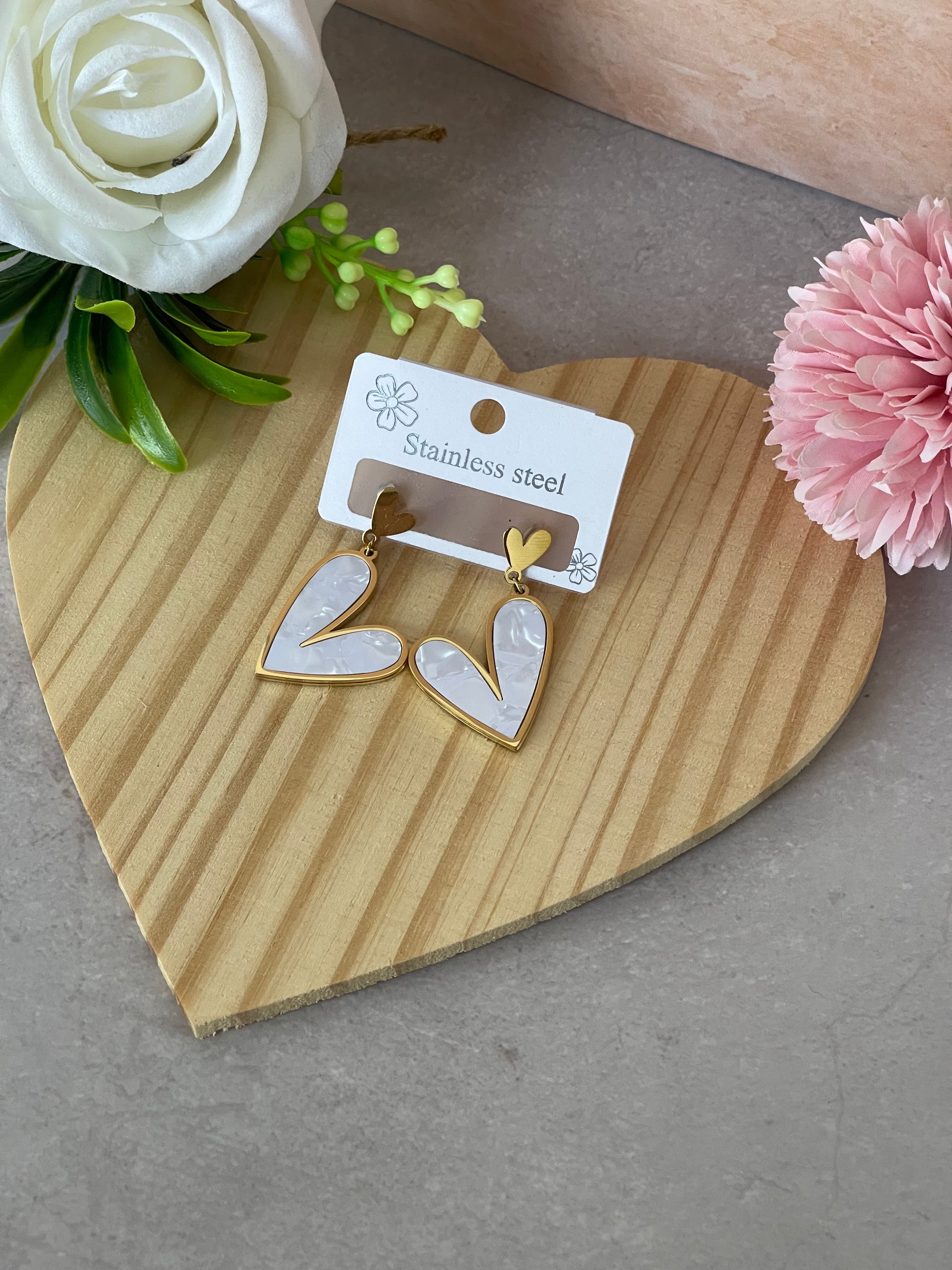 Orecchini Lumicor Cuore Pendenti in Acciaio Inossidabile Oro e Madreperla – Eleganza e Leggerezza