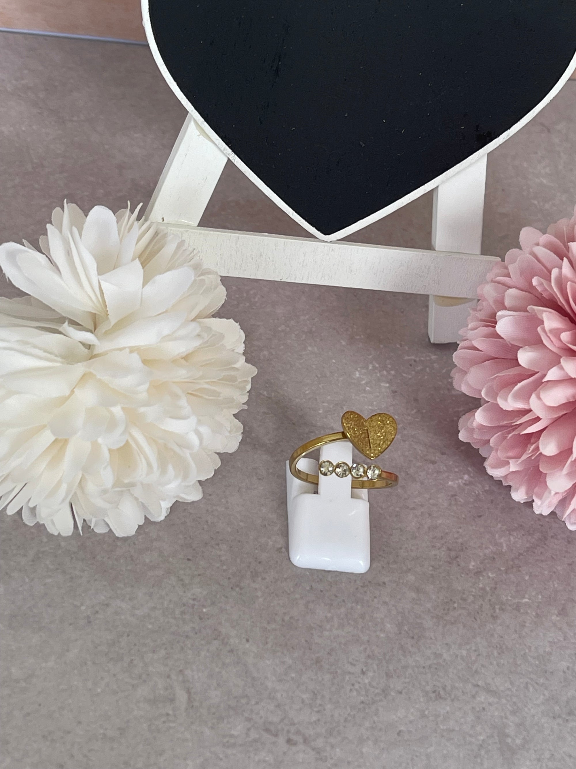 Anello Aurélie in Acciaio Inossidabile Oro con Cuore Glitter e Zirconi – Eleganza e Carisma in un Solo Gioiello