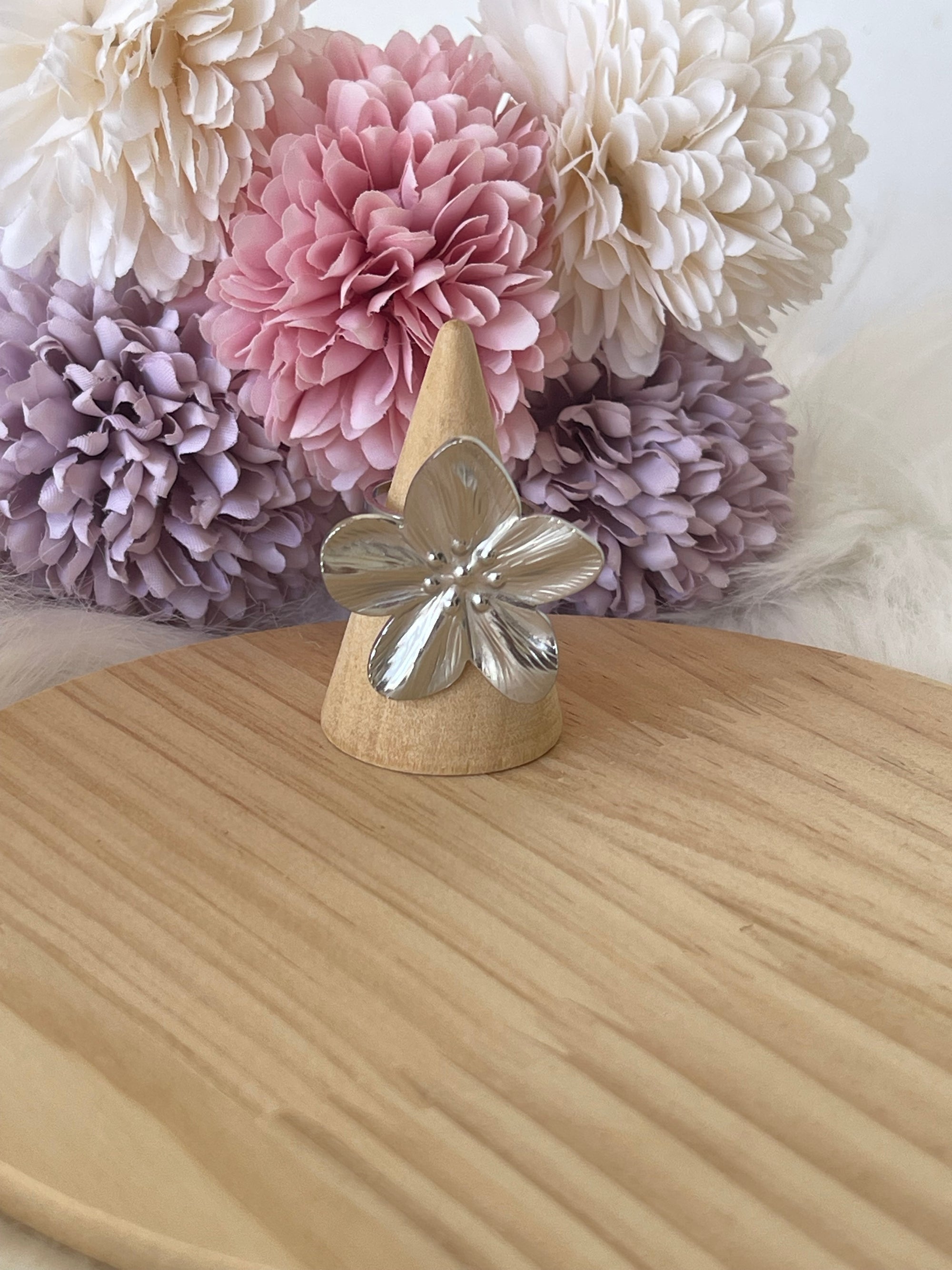 Anello Silva Regolabile a Fiore in Argento - Eleganza Naturale per Ogni Occasione