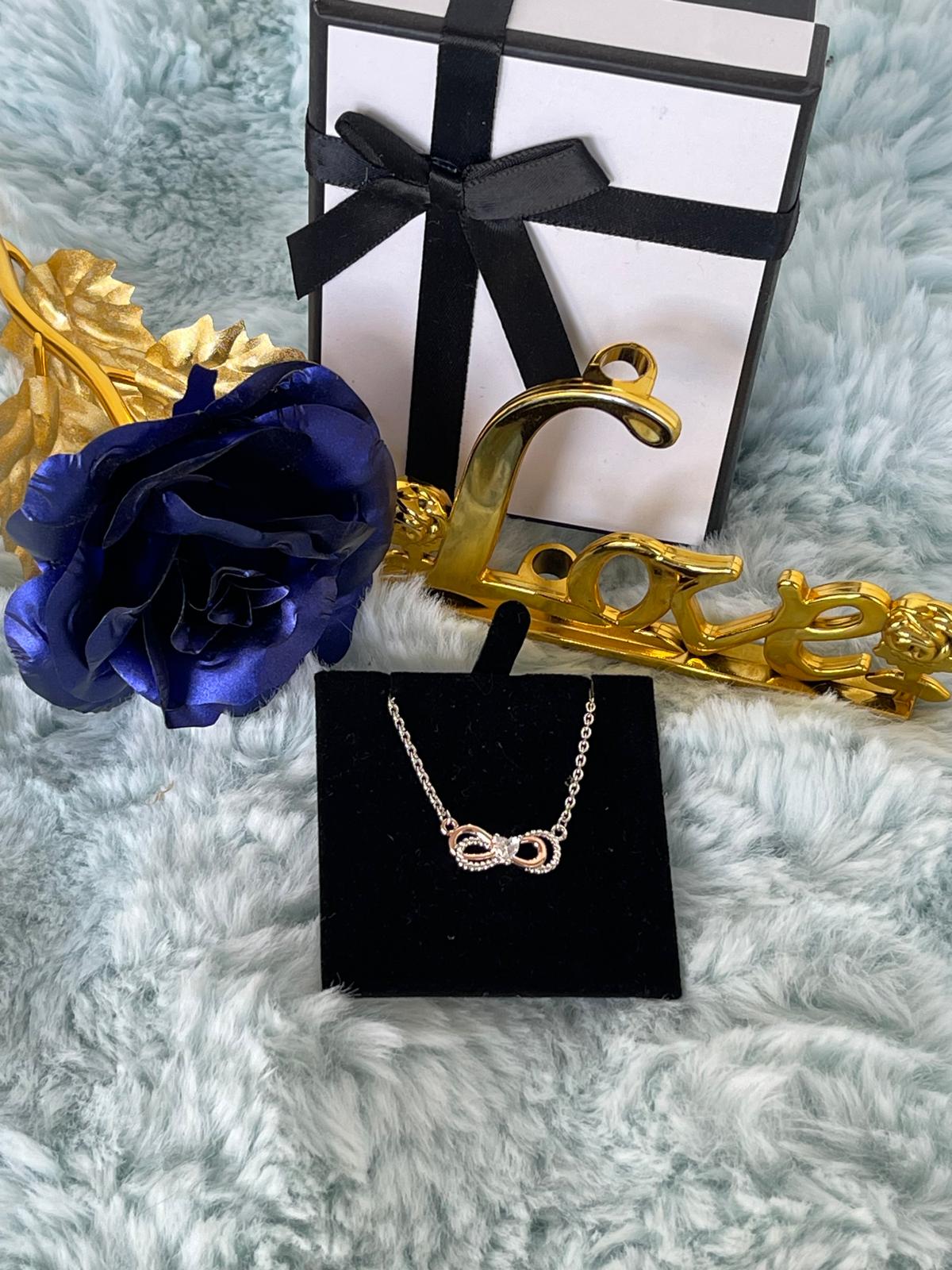 Collana Eleganza con Simbolo dell'Infinito in Argento 925 e Dettagli Rosé